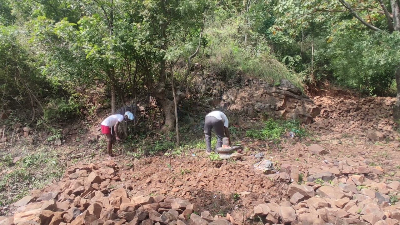 Work going on at the Rama Lingeshwara Swamy shrine.
